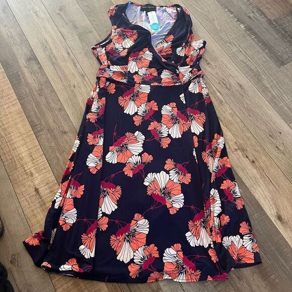 Stitch Fix I Donna
Morgan Laddie Faux
Wrap Dress, size 14 W - Picture 2 of 7